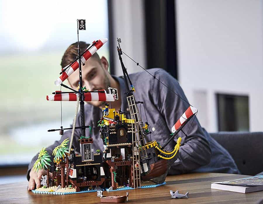 Lego Ideas Piratas de Bahía Barracuda 21322