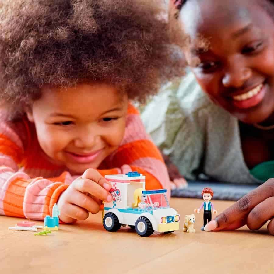 Lego Friends Ambulancia de la Clínica de Mascotas 41694