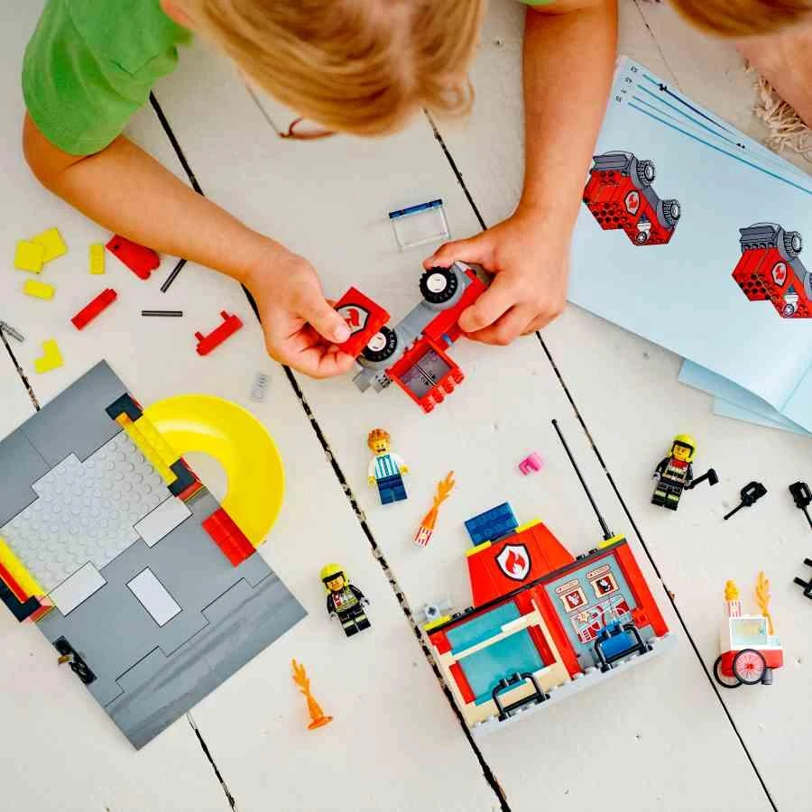 LEGO City | Parque de Bomberos y Camión de Bomberos 60375