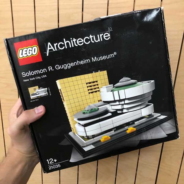 LEGO Architecture Museo Solomon R.Guggenheim 21035 Caja Dañada CD