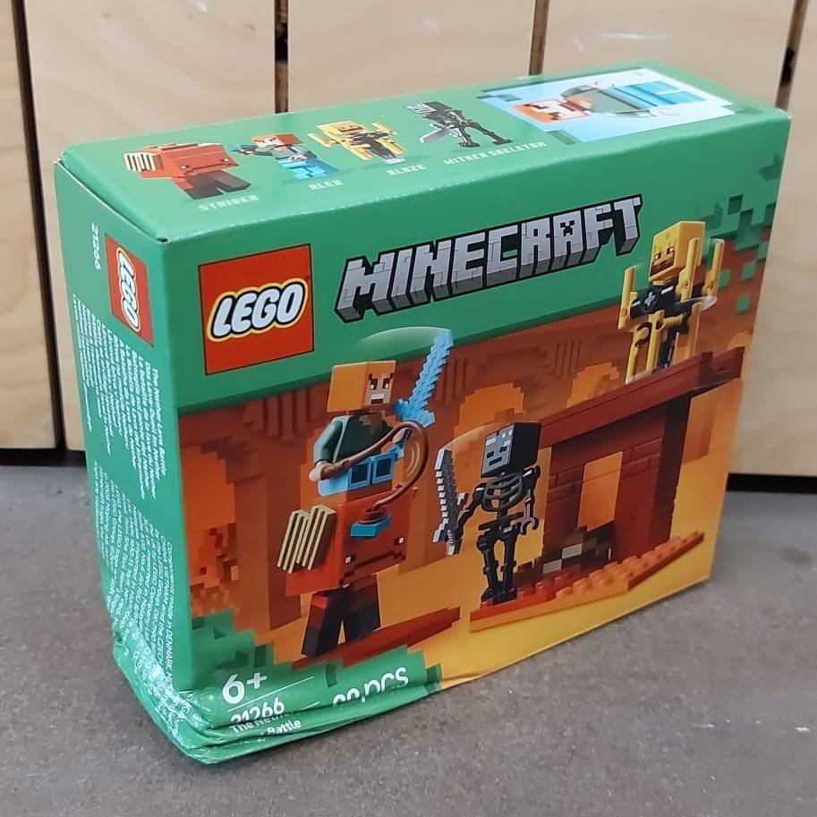 LEGO MINECRAFT | La Batalla de Lava del Inframundo CAJA DAÑADA - 21266-CD